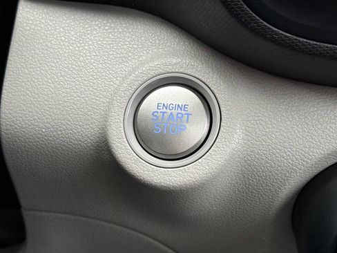 Used 2025 Hyundai Venue SEL FWD image 15