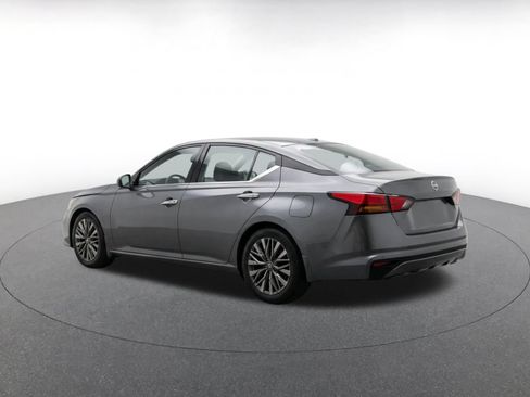 Used 2025 Nissan Altima 2.5 SV FWD image 7