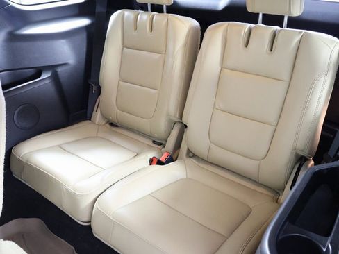 Used 2017 Ford Explorer XLT w/ Equipment Group 202A image 11