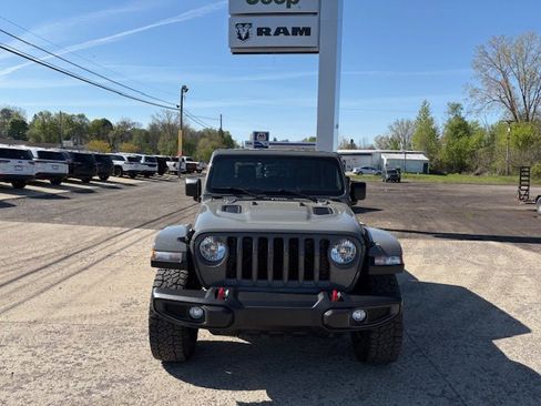 Used 2021 Jeep Gladiator Rubicon w/ Cold Weather Group AWD/4WD image 2