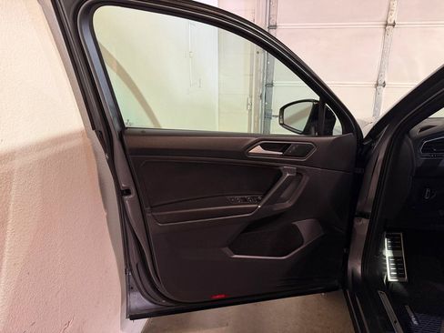 Used 2020 Volkswagen Tiguan SE R-Line w/ 3rd Row Seat Package AWD/4WD image 9