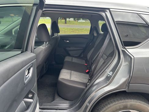 Used 2025 Nissan Rogue SV FWD image 28