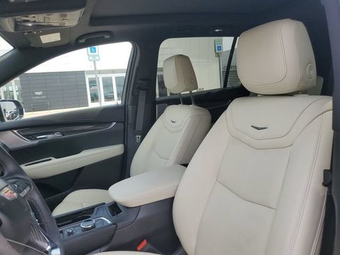 Certified 2024 Cadillac XT6 Sport w/ Technology Package AWD/4WD image 5