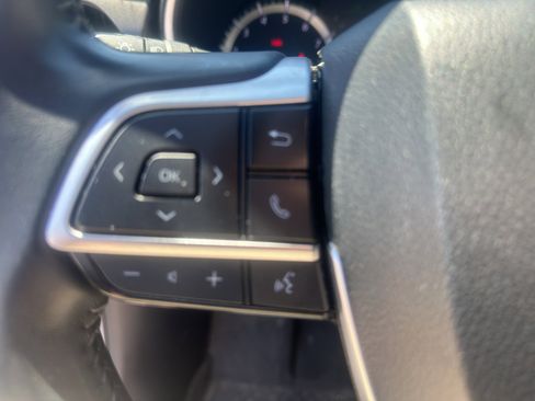 Used 2024 Toyota Highlander XLE AWD/4WD image 11