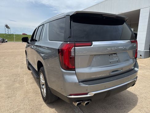 Used 2025 GMC Yukon Denali AWD/4WD image 8