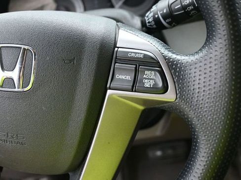 Used 2015 Honda Odyssey LX image 17
