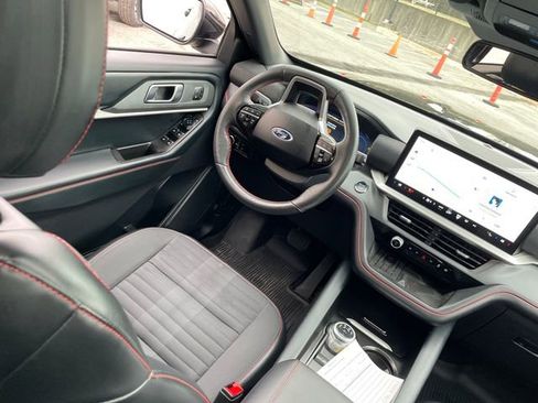 Used 2025 Ford Explorer ST-Line w/ ST-Line Street Pack image 23