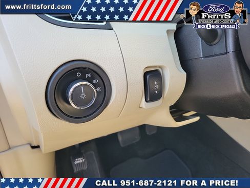 Used 2015 Ford Taurus SE image 11