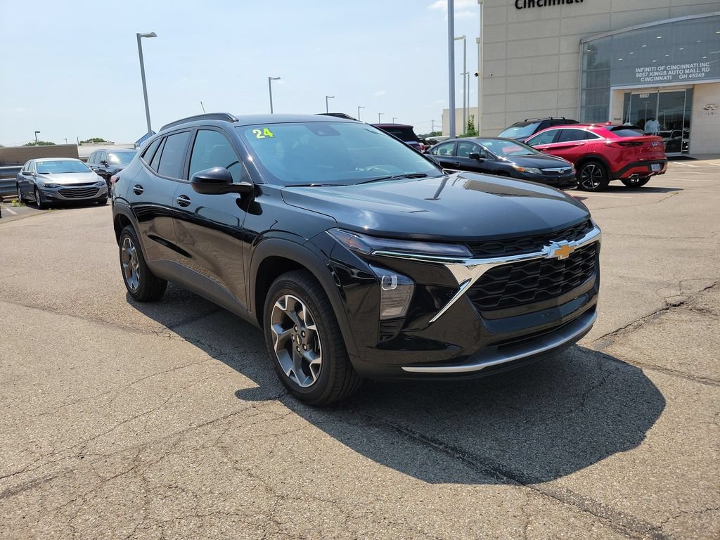 Used 2024 Chevrolet Trax LT w/ Driver Confidence Package FWD image 7