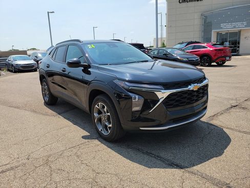 Used 2024 Chevrolet Trax LT w/ Driver Confidence Package FWD image 7