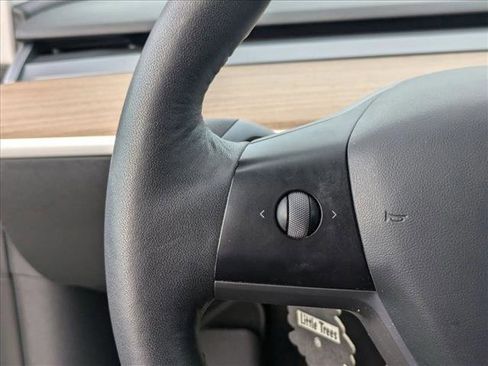 Used 2021 Tesla Model Y Long Range image 10