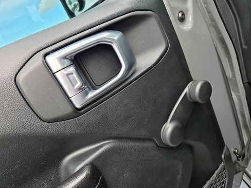 Used 2021 Jeep Wrangler Sport AWD/4WD image 26