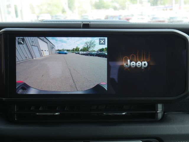 Used 2025 Jeep Gladiator Rubicon w/ Convenience Group AWD/4WD image 5