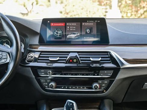 Used 2019 BMW 530e w/ Convenience Package image 13