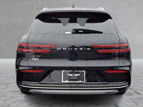 Used 2026 Genesis Electrified GV70 image 9