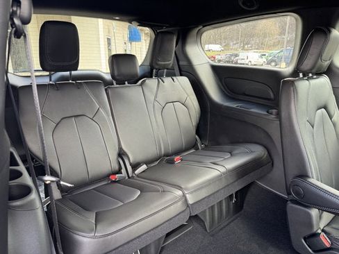 New 2026 Chrysler Pacifica Select image 15