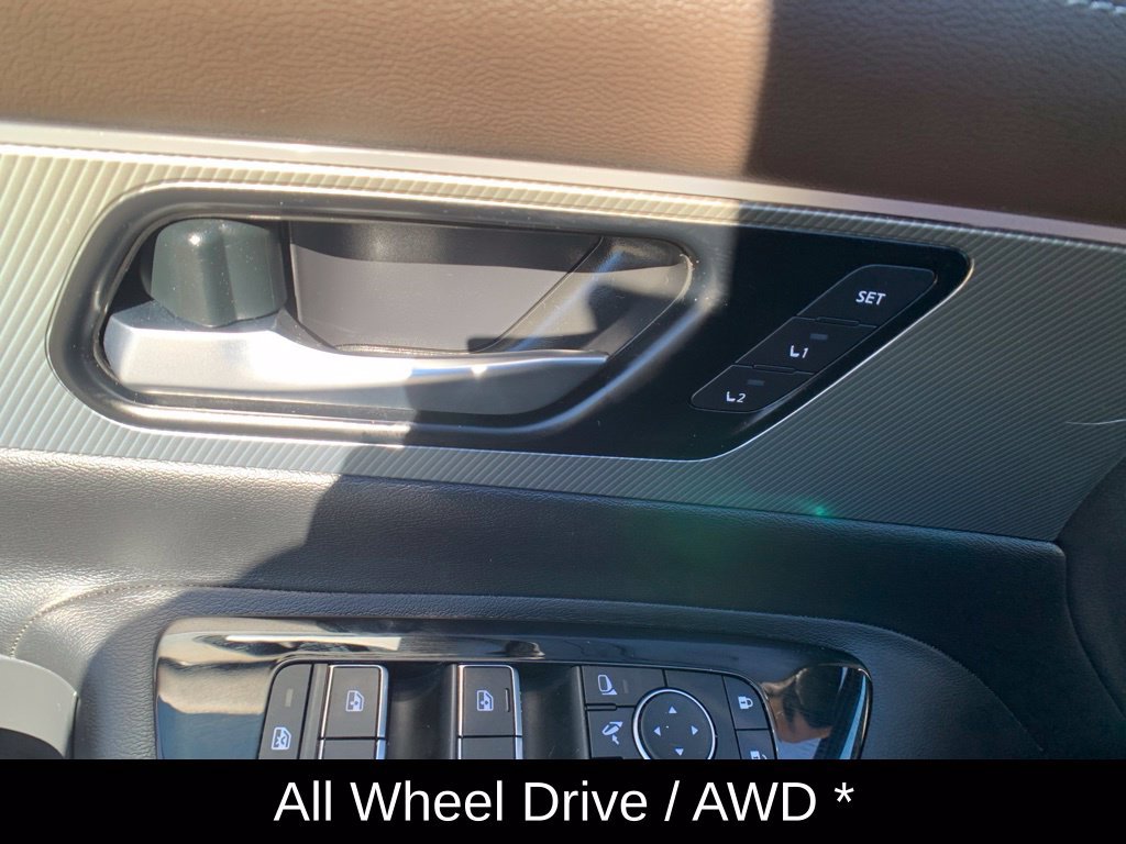 Certified 2025 Nissan Murano Platinum w/ Cargo Package AWD/4WD image 14