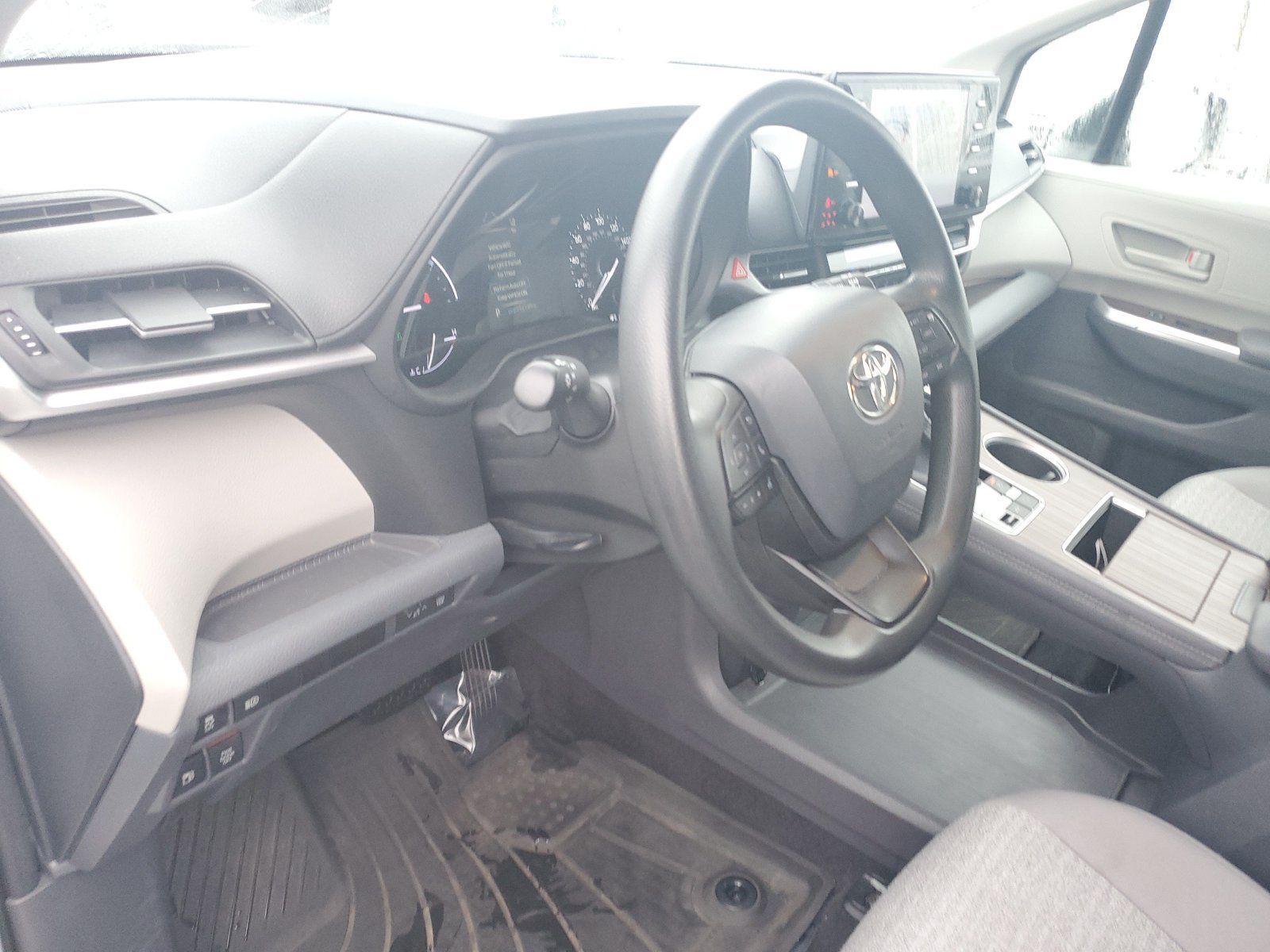 Used 2022 Toyota Sienna LE FWD image 19