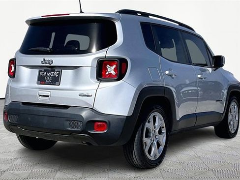Used 2019 Jeep Renegade Latitude image 2