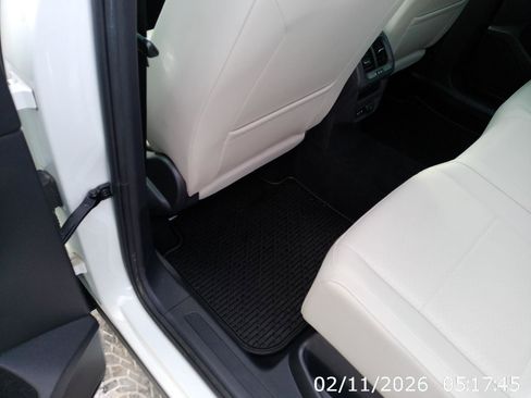 Used 2019 Volkswagen Tiguan S image 36