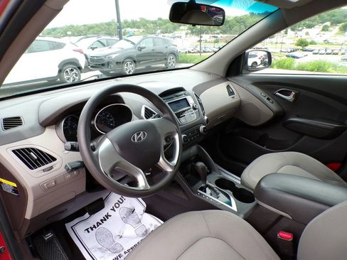 Used 2012 Hyundai Tucson GL FWD image 11