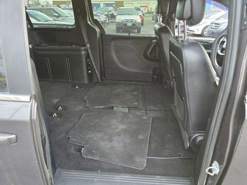 Used 2016 Chrysler Town & Country S w/ Driver Convenience Group image 14