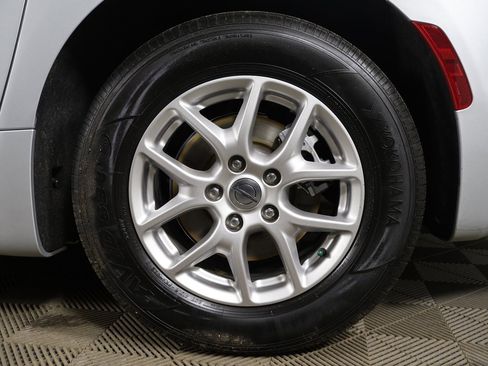 Used 2024 Chrysler Pacifica Touring-L image 20