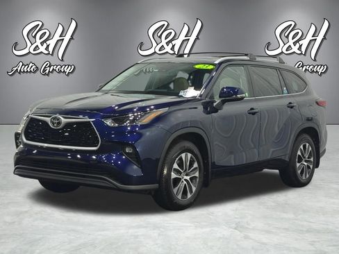 Used 2023 Toyota Highlander XLE AWD/4WD image 16