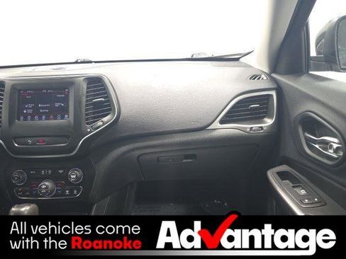 Used 2019 Jeep Cherokee Latitude Plus w/ Comfort/Convenience Group image 23