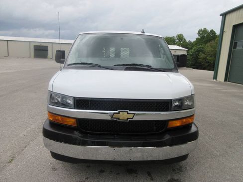 Used 2024 Chevrolet Express 2500 w/ Driver Convenience Package RWD image 16