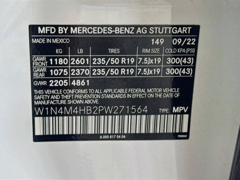 Used 2023 Mercedes-Benz GLB 250 4MATIC w/ Premium Package image 40