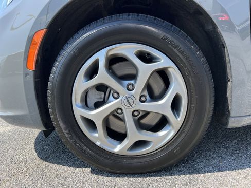 Used 2022 Chrysler Pacifica Limited AWD/4WD image 20