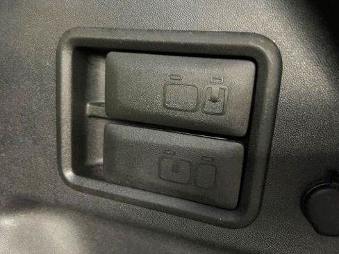 Used 2018 Chevrolet Equinox LT FWD image 39