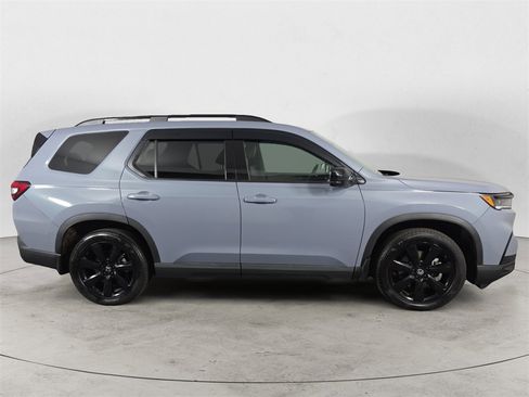 Certified 2025 Honda Pilot Black Edition image 6