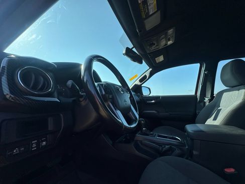 Used 2017 Toyota Tacoma TRD Off-Road w/ Tow Package (A/T) AWD/4WD image 35
