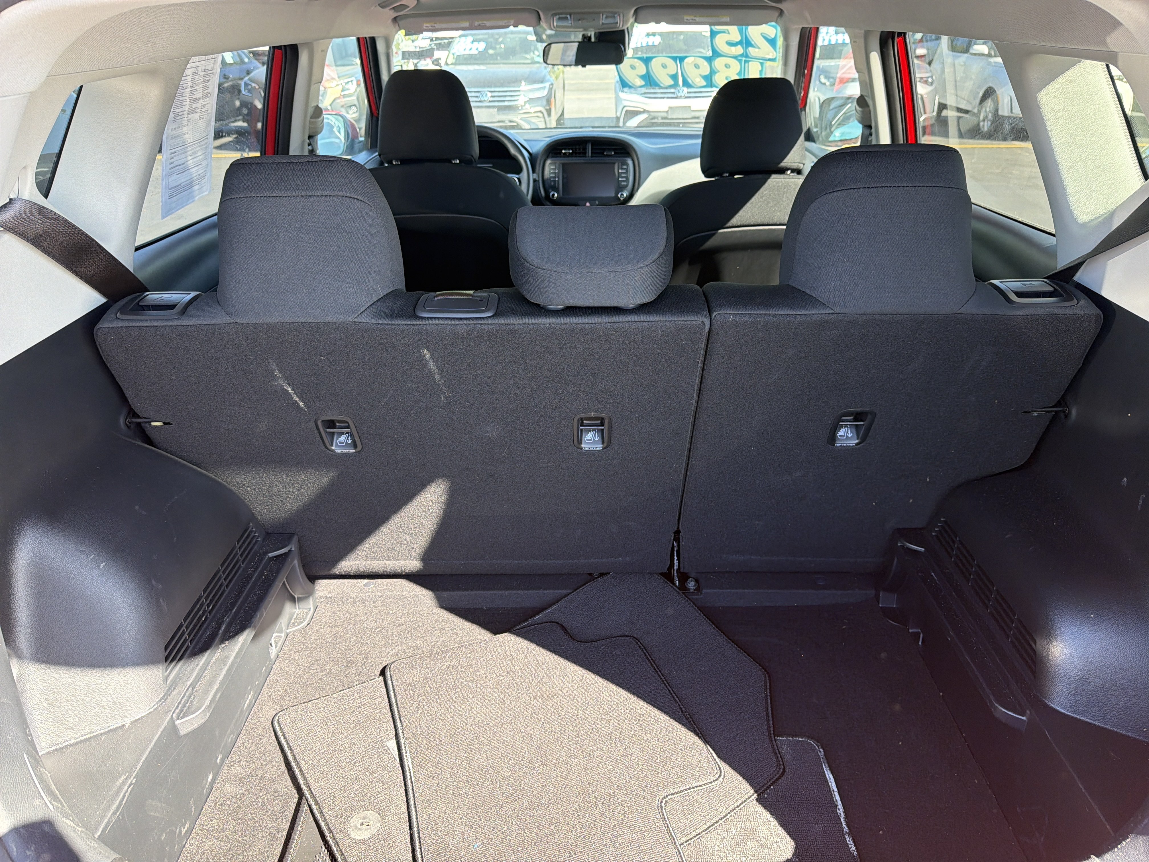 Used 2025 Kia Soul LX w/ LX Technology Package FWD image 37