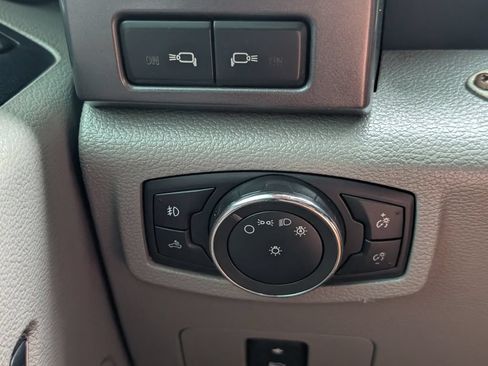 Used 2017 Ford F250 XLT w/ XLT Premium Package AWD/4WD image 11