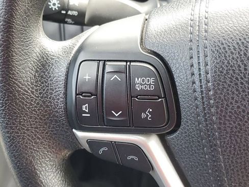 Used 2017 Toyota Highlander LE AWD/4WD image 23