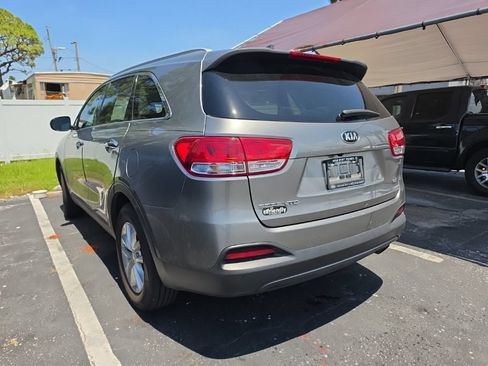 Used 2017 Kia Sorento FWD image 12