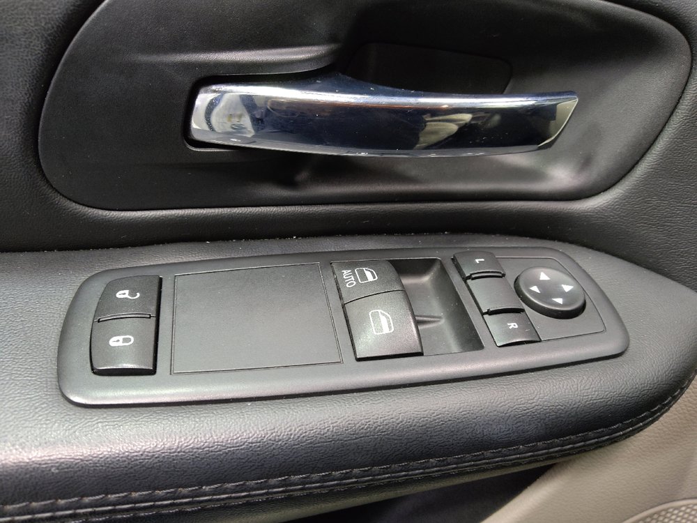 Used 2017 Dodge Grand Caravan SE FWD image 27