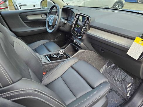 Used 2025 Volvo XC40 B5 Plus w/ Climate Package image 12