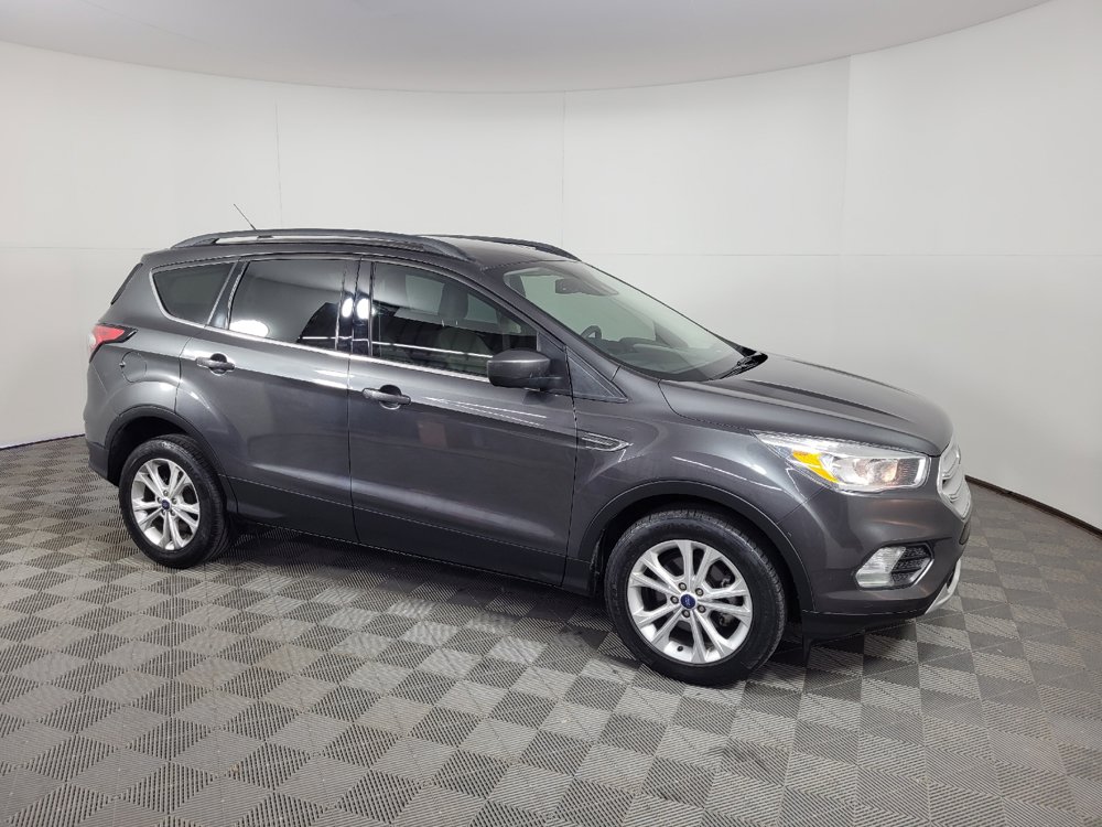 Used 2018 Ford Escape SE w/ Ford Safe & Smart Package FWD image 11