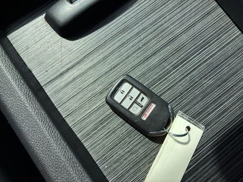 Used 2019 Honda Pilot Touring image 12