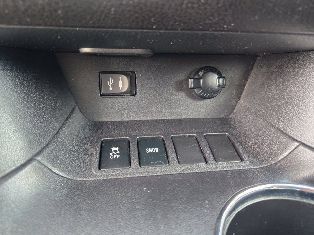 Used 2015 Toyota Highlander LE FWD image 14