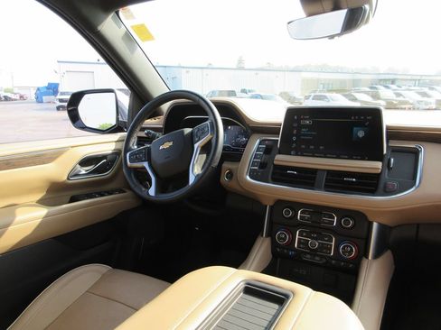 Certified 2023 Chevrolet Suburban Premier w/ Premium Package AWD/4WD image 30
