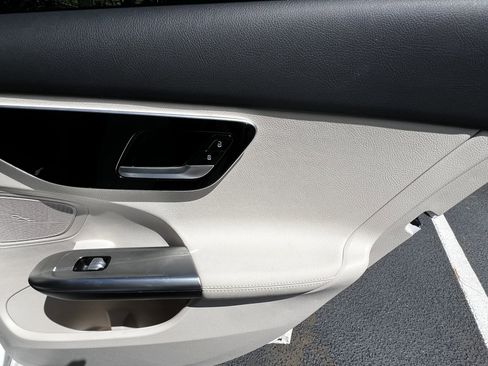 Used 2023 Mercedes-Benz C 300 Sedan image 37