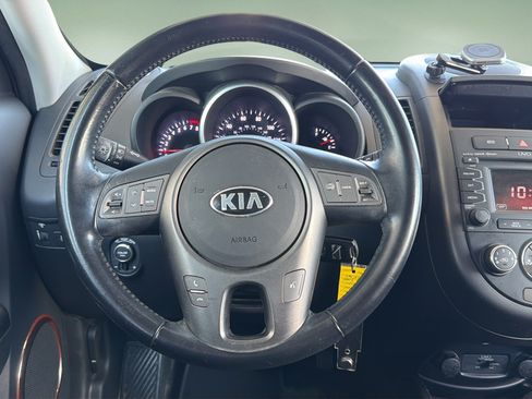 Used 2013 Kia Soul + w/ Audio Pkg FWD image 9