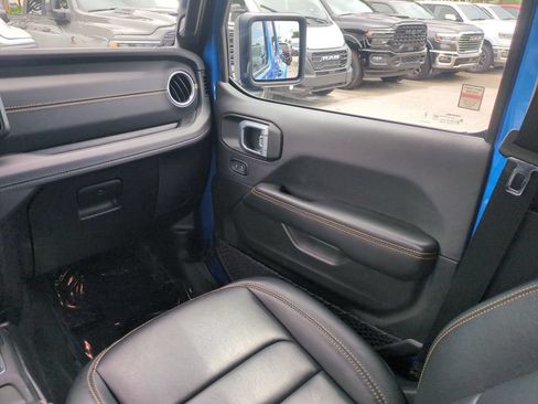 Used 2024 Jeep Gladiator Sport AWD/4WD image 18