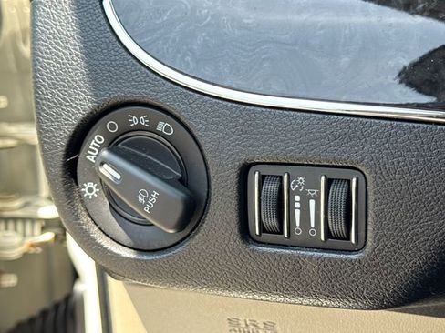 Used 2013 Chrysler Town & Country Touring FWD image 25