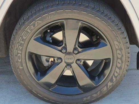 Used 2015 Jeep Grand Cherokee Altitude AWD/4WD image 32
